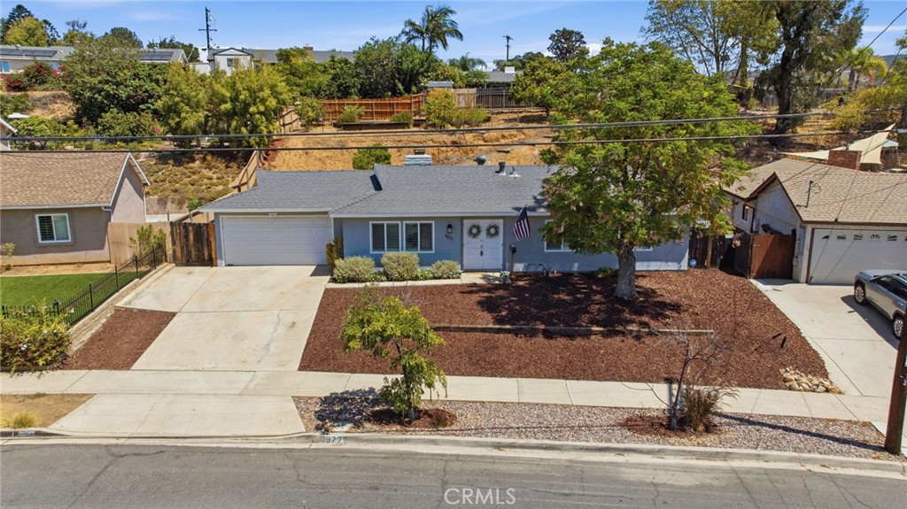 1577 Olive Hills Avenue Property Photo 2