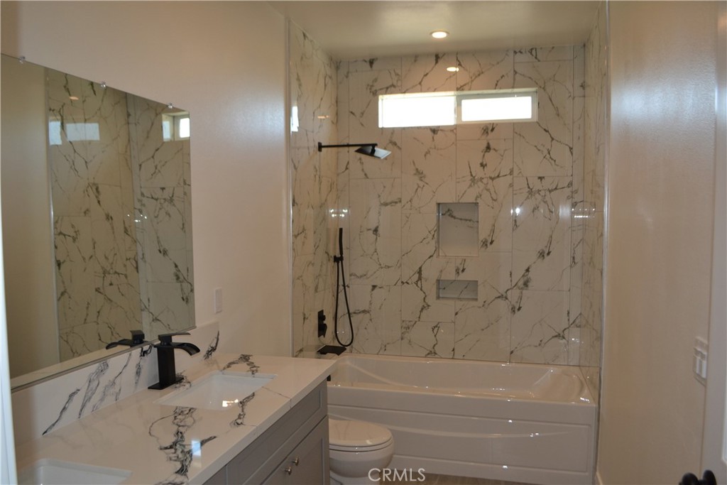 179 E 8th Street Property Photo 12