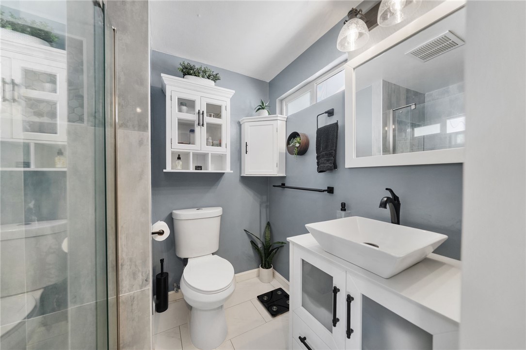 846 De Jur Property Photo 22