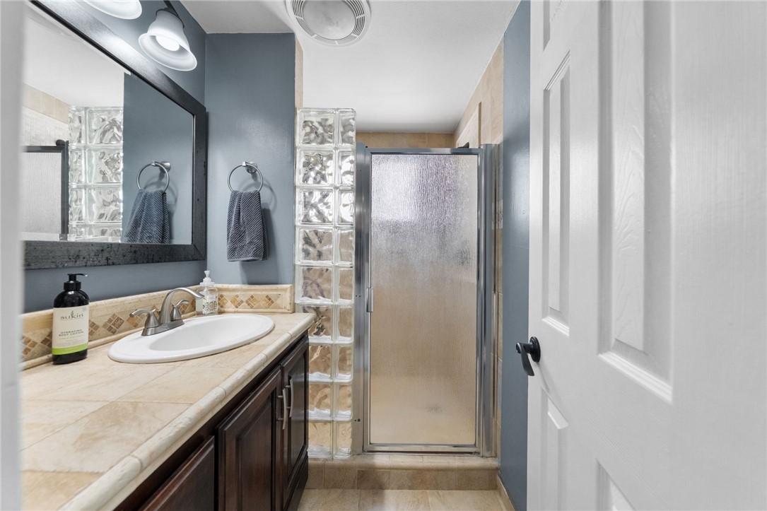 846 De Jur Property Photo 26