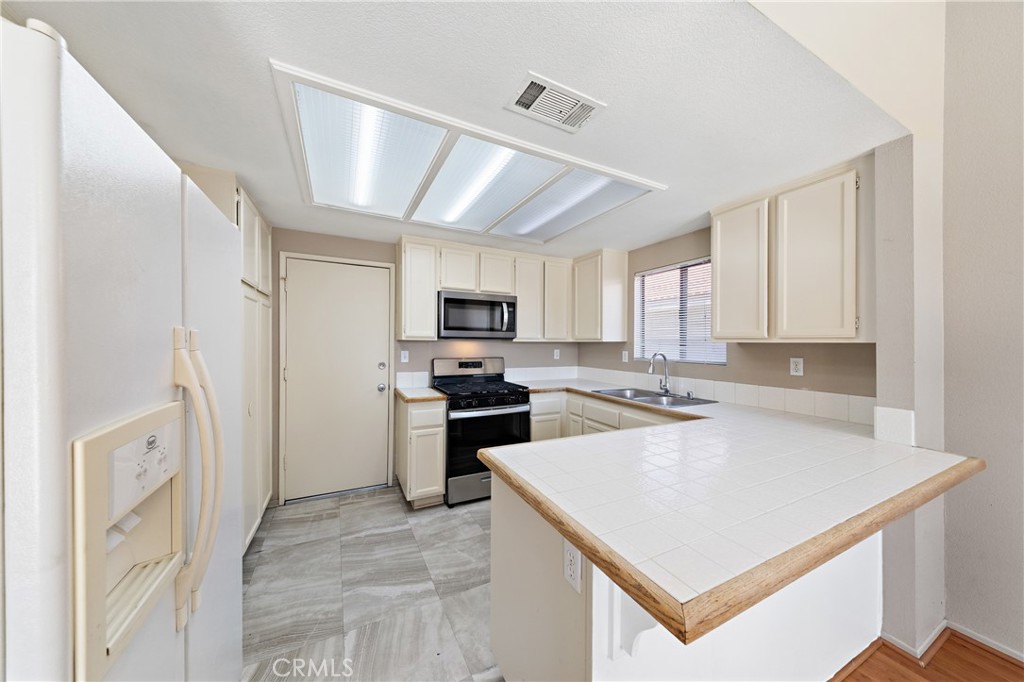 560 Boston Street Property Photo 8