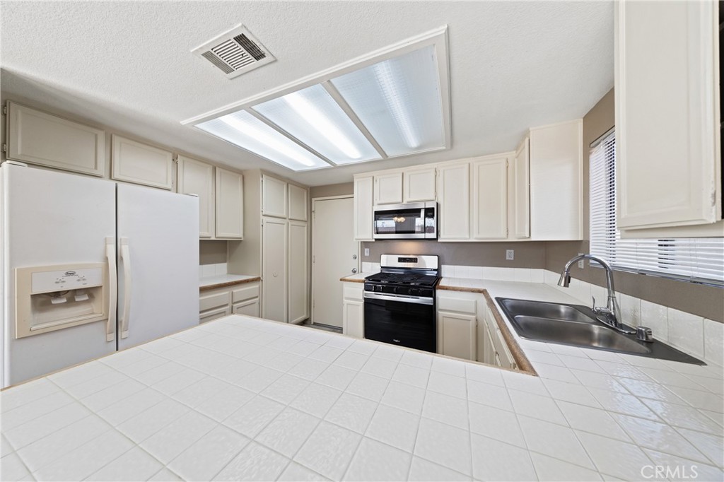560 Boston Street Property Photo 9