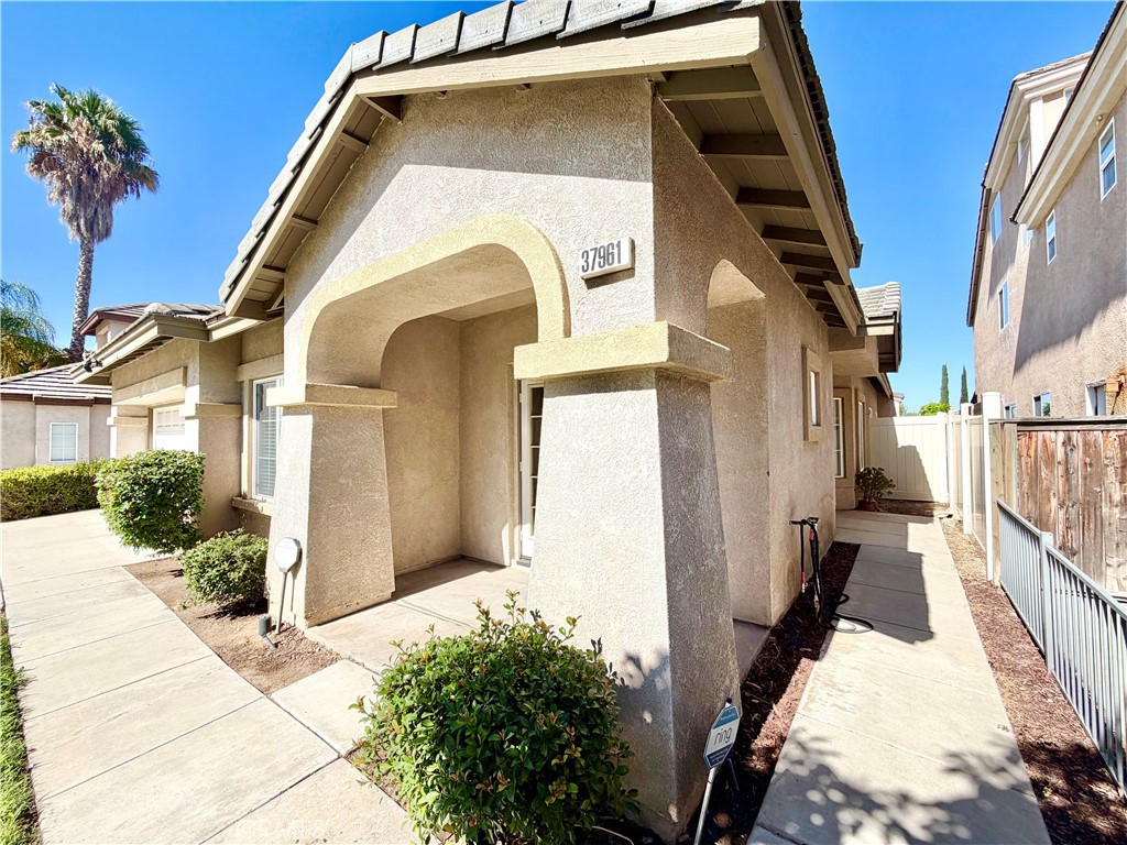 37961 Veranda Way Property Photo 4
