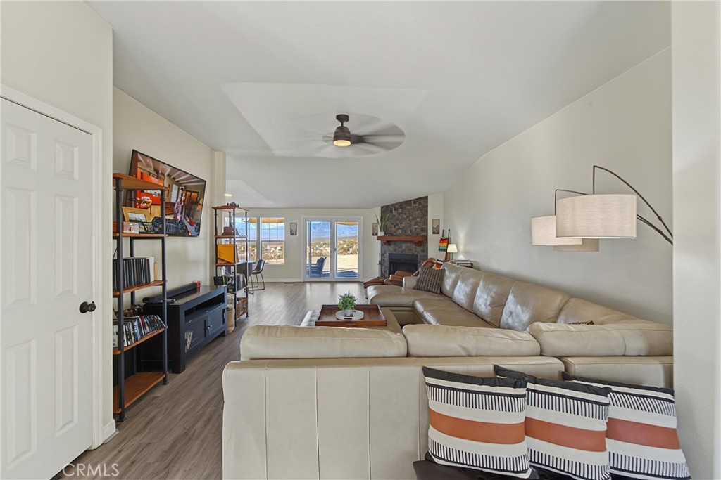 43850 Cowboy Country Trail Property Photo 4
