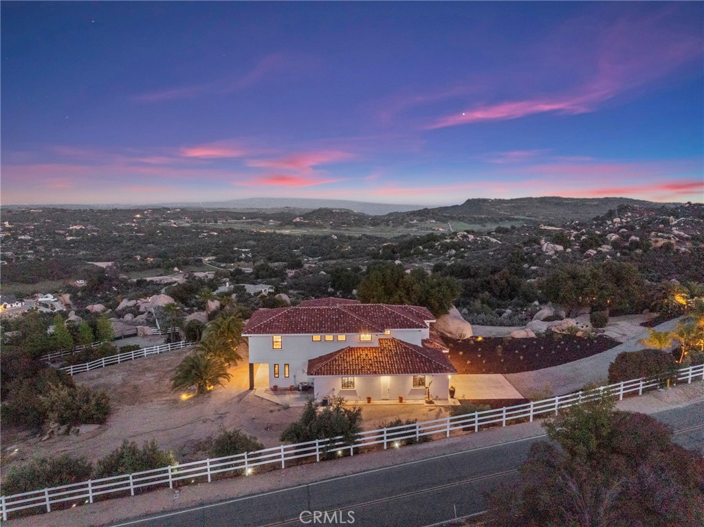 41950 Hacienda Dr Property Photo 3
