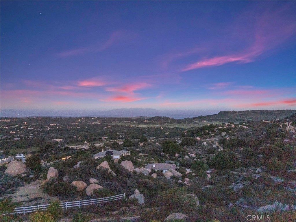 41950 Hacienda Dr Property Photo 6