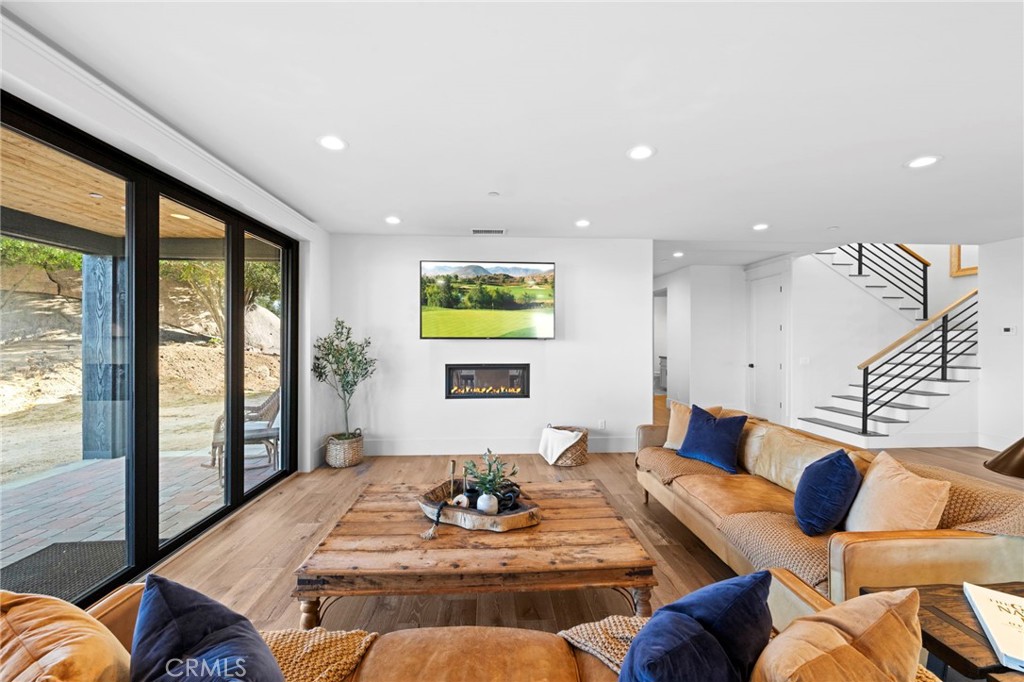 41950 Hacienda Dr Property Photo 10