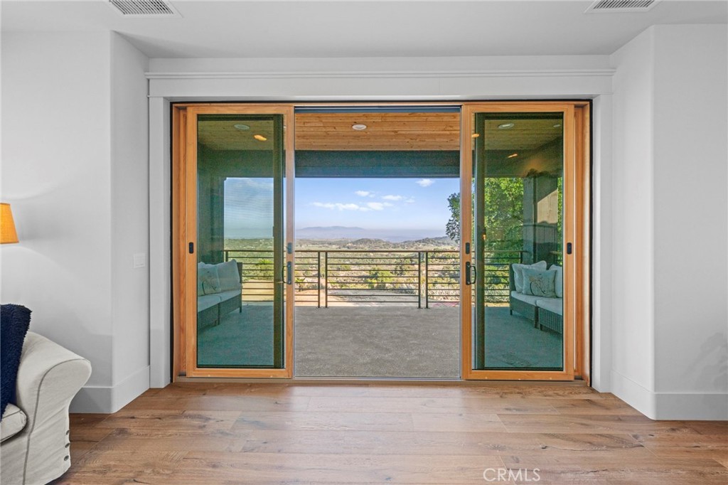 41950 Hacienda Dr Property Photo 26