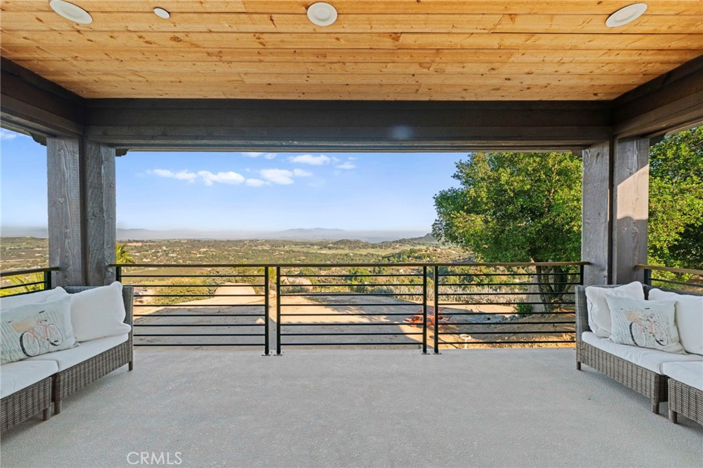 41950 Hacienda Dr Property Photo 27