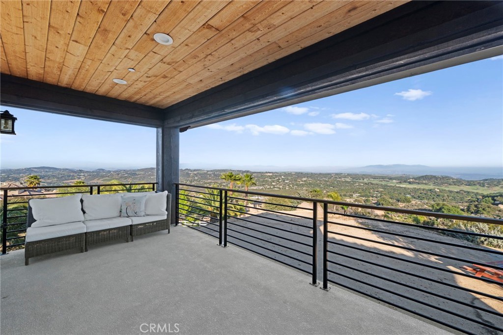 41950 Hacienda Dr Property Photo 28