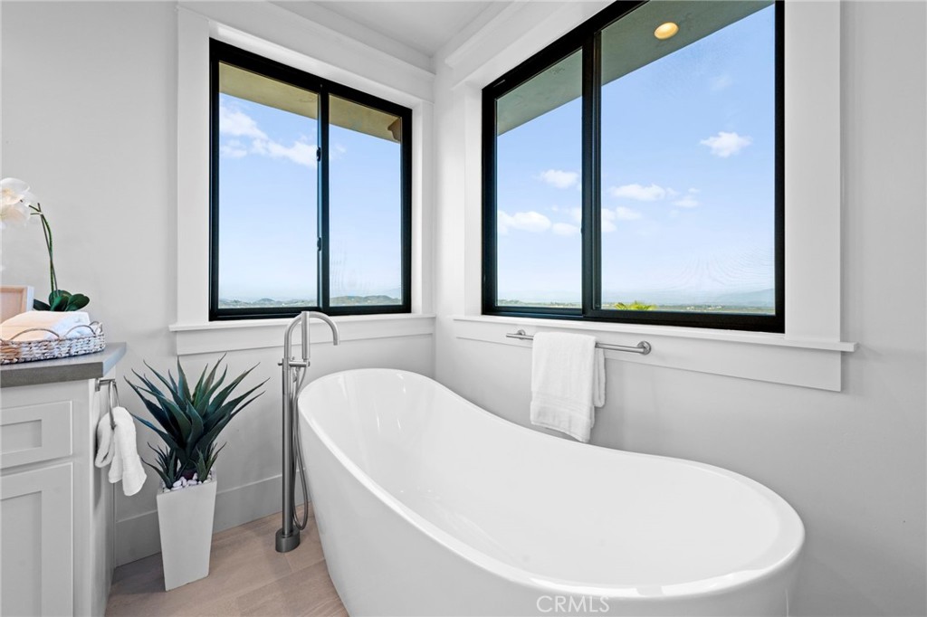 41950 Hacienda Dr Property Photo 30