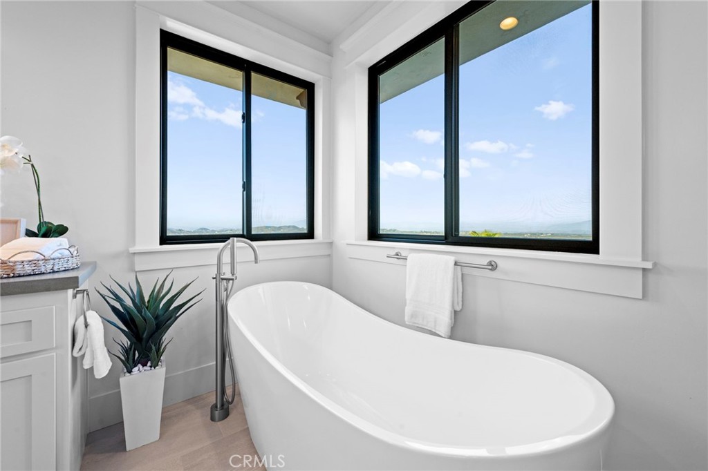41950 Hacienda Dr Property Photo 30