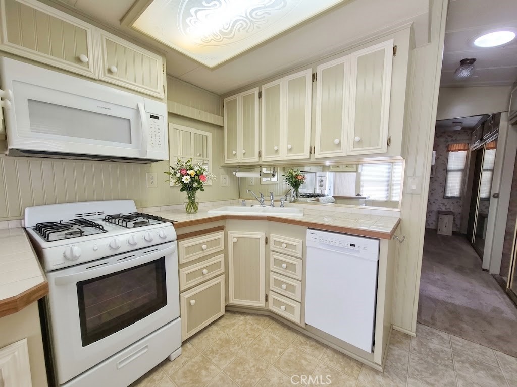 1295 S Cawston 38 Property Photo 4