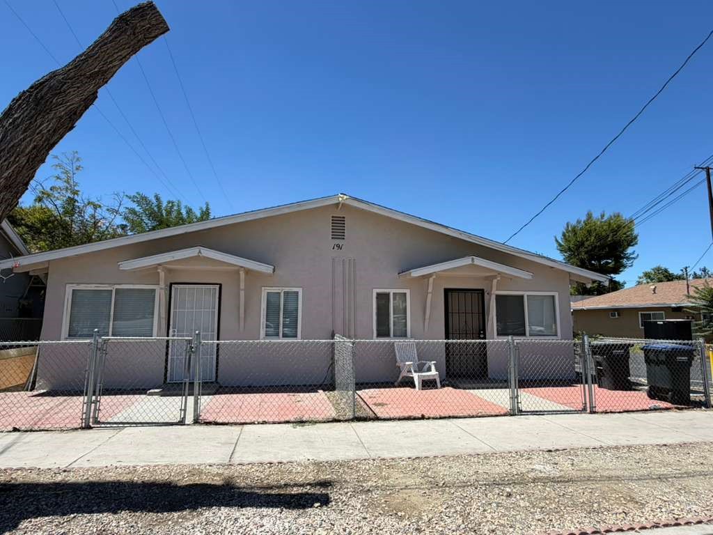 191 N Inez St Property Photo 1