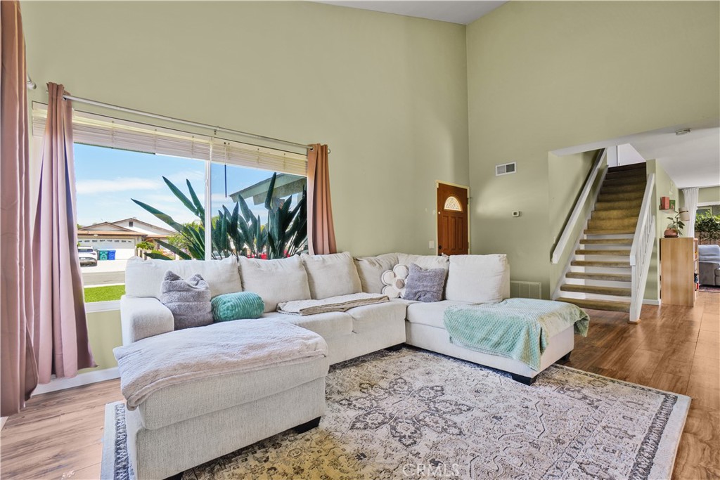 4593 Mardi Gras Property Photo 3