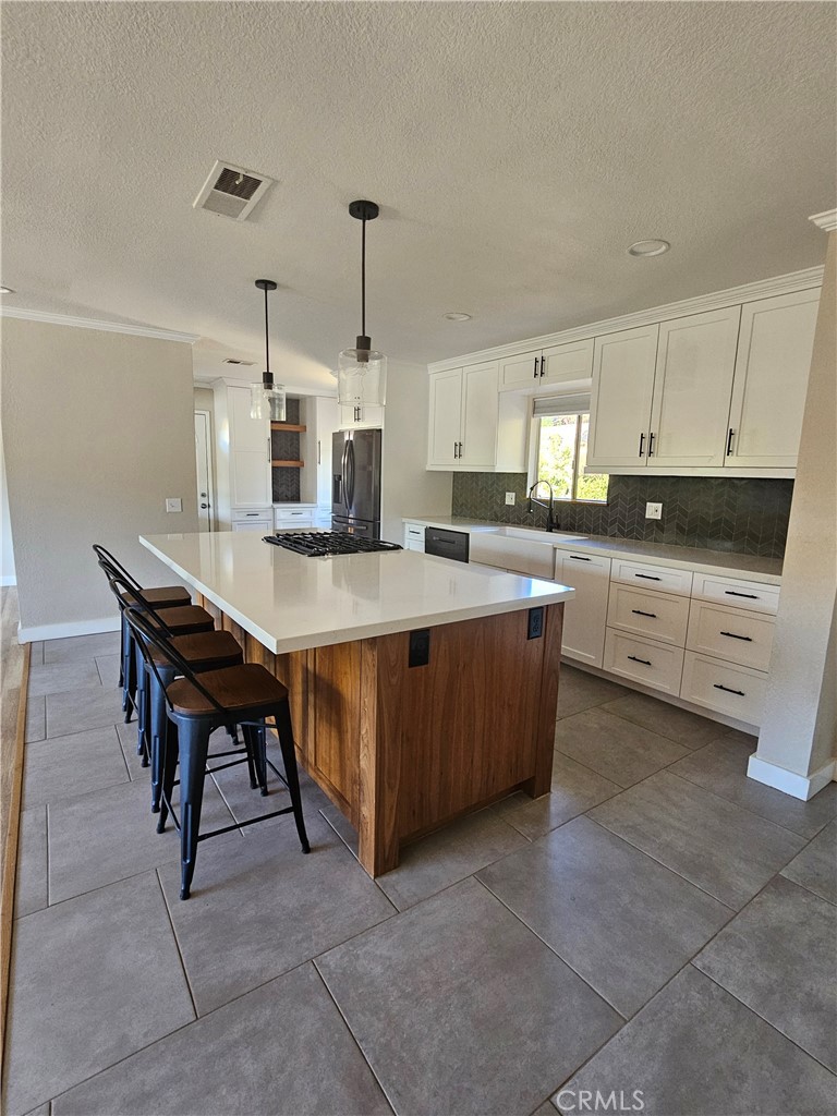 1733 Hillcrest Lane Property Photo 1