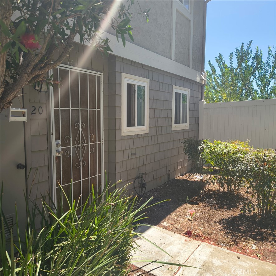 2112 E Vista Property Photo 1
