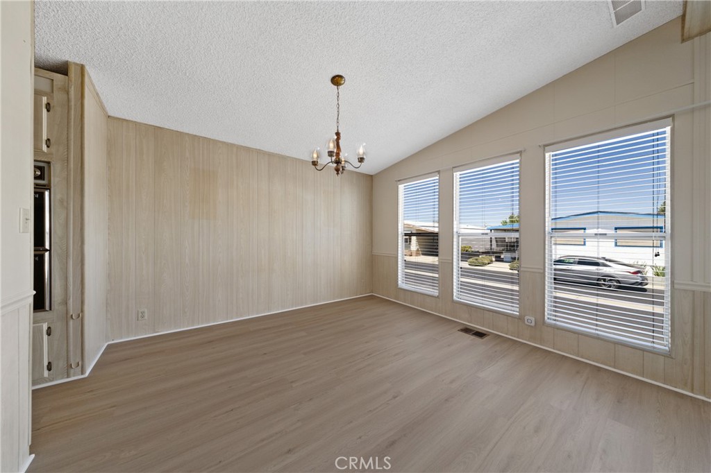 1300 W Menlo Avenue 170 Property Photo 6