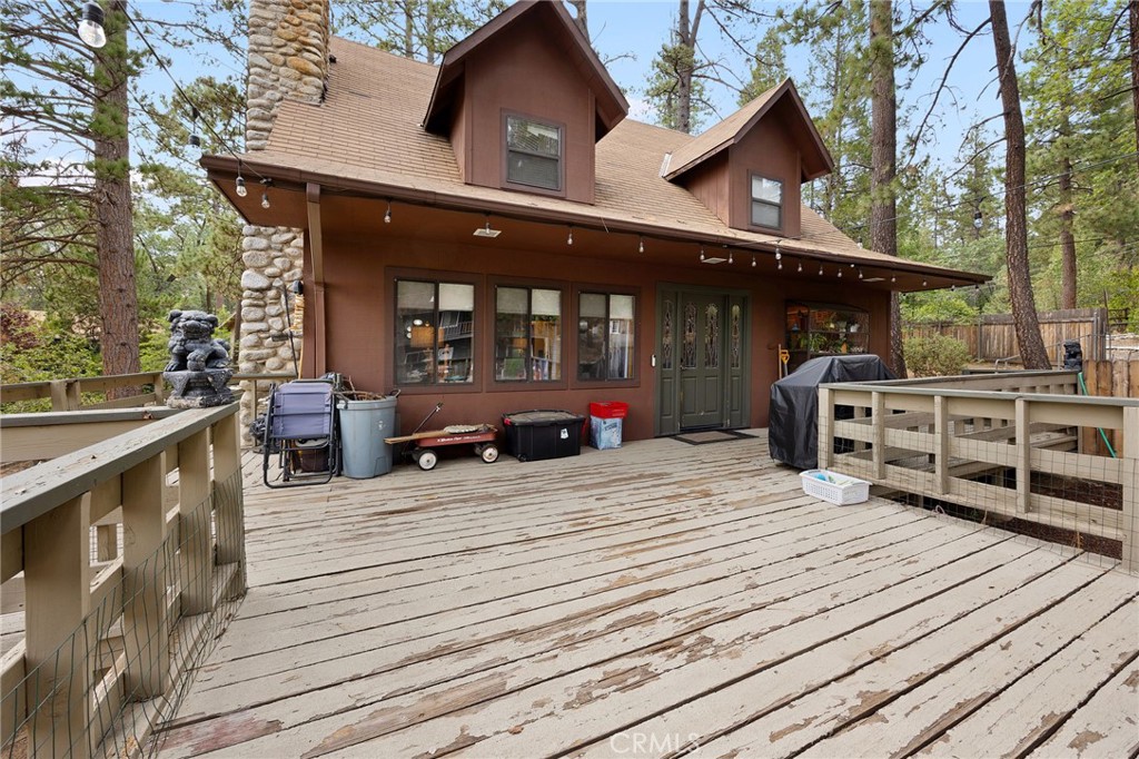 54025 Pine Crest Avenue Property Photo 2