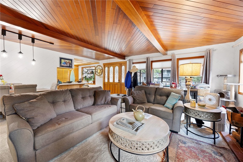 54025 Pine Crest Avenue Property Photo 3