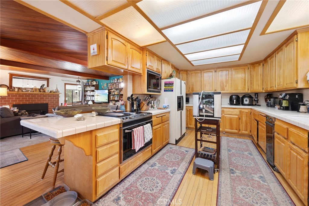 54025 Pine Crest Avenue Property Photo 9