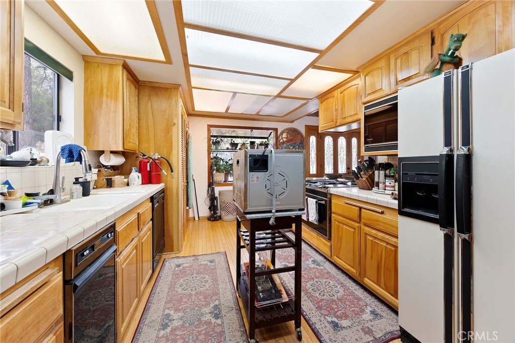 54025 Pine Crest Avenue Property Photo 11