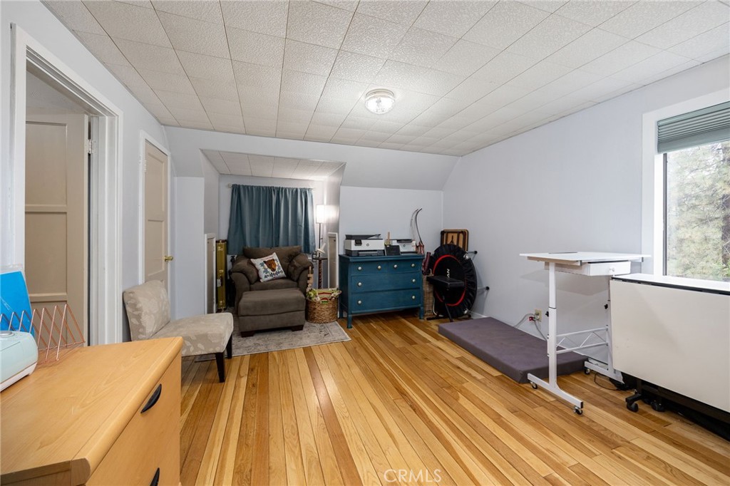 54025 Pine Crest Avenue Property Photo 13