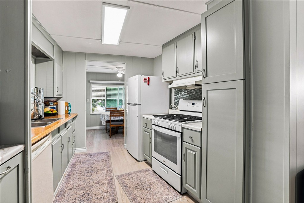 332 N. Lyon Avenue 67 Property Photo 3