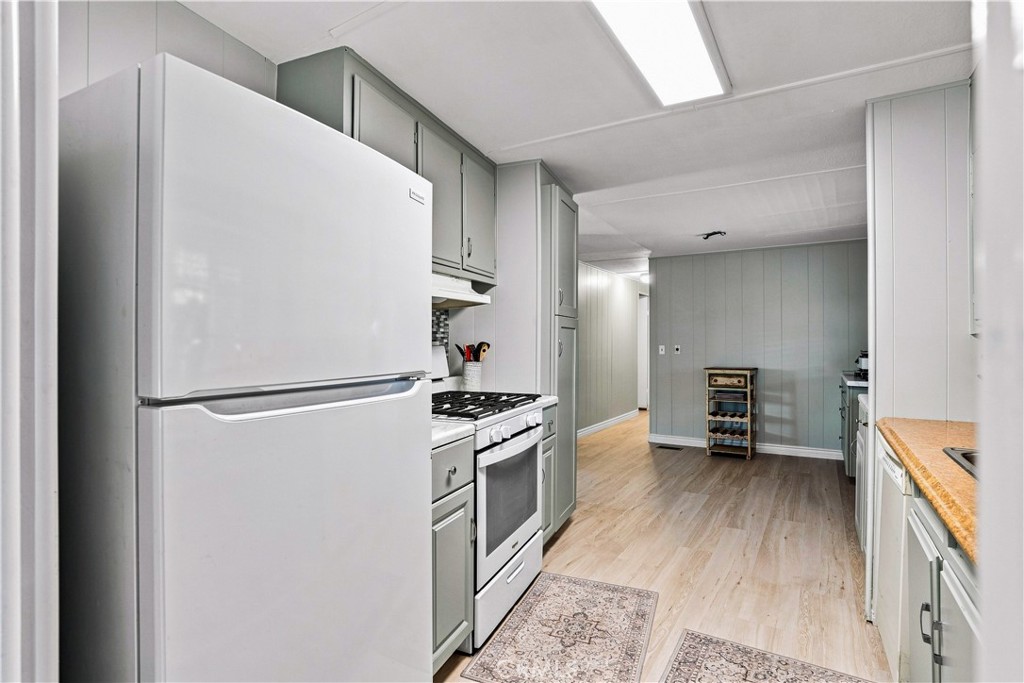 332 N. Lyon Avenue 67 Property Photo 4