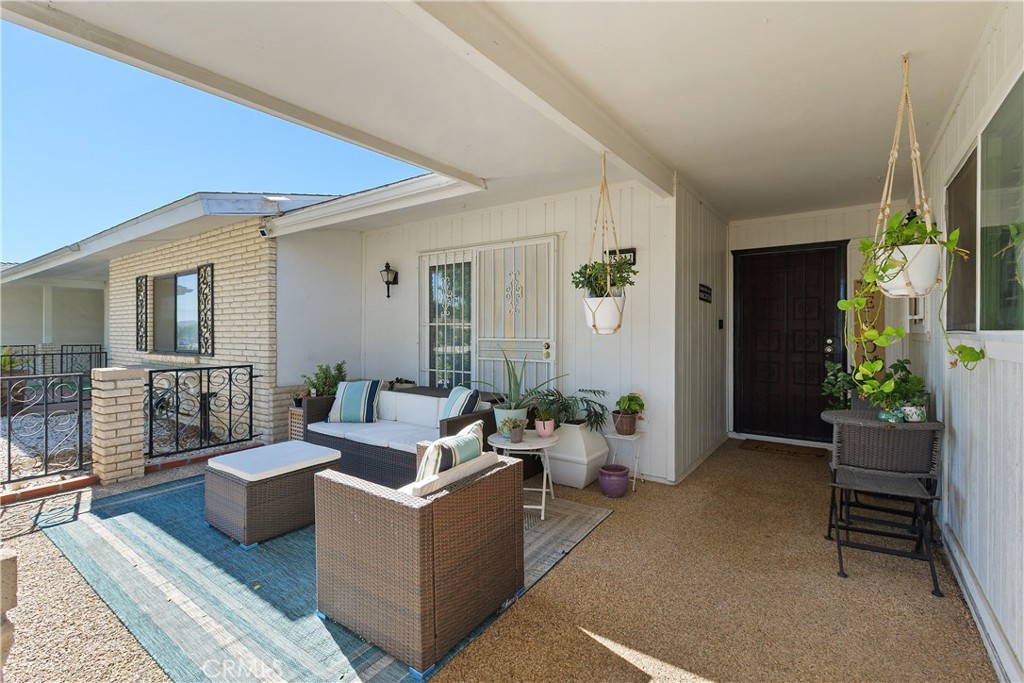 25611 Cherry Hills Boulevard Property Photo 2