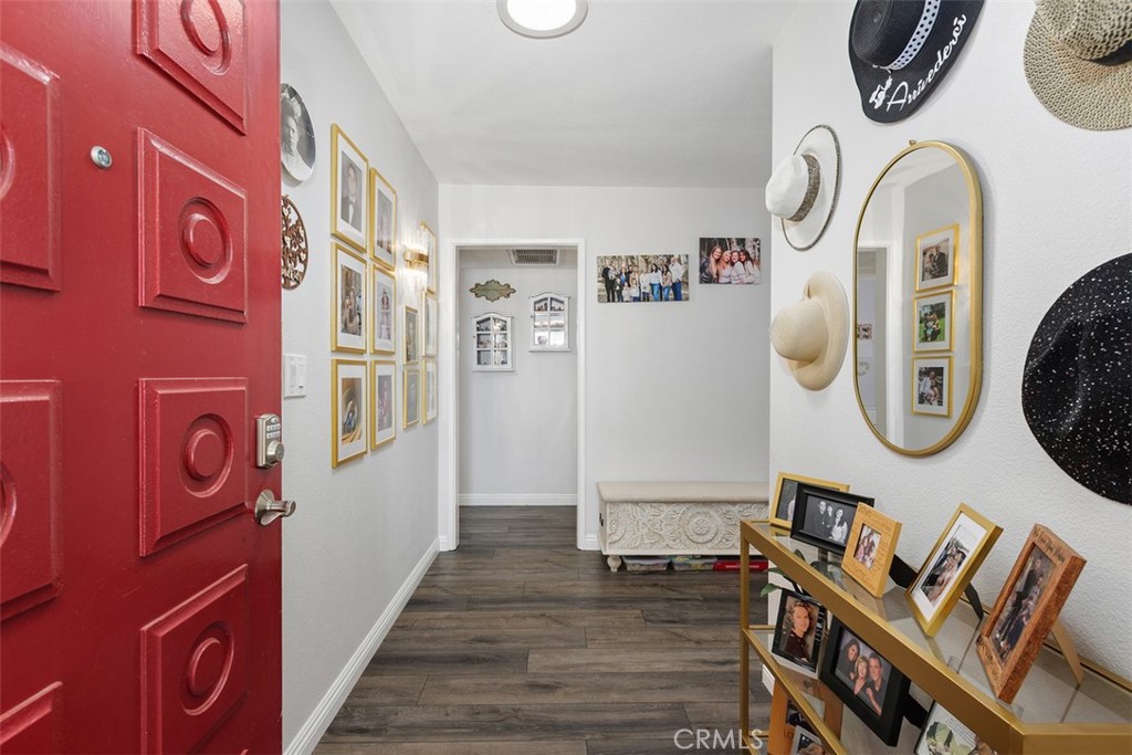 25611 Cherry Hills Boulevard Property Photo 3