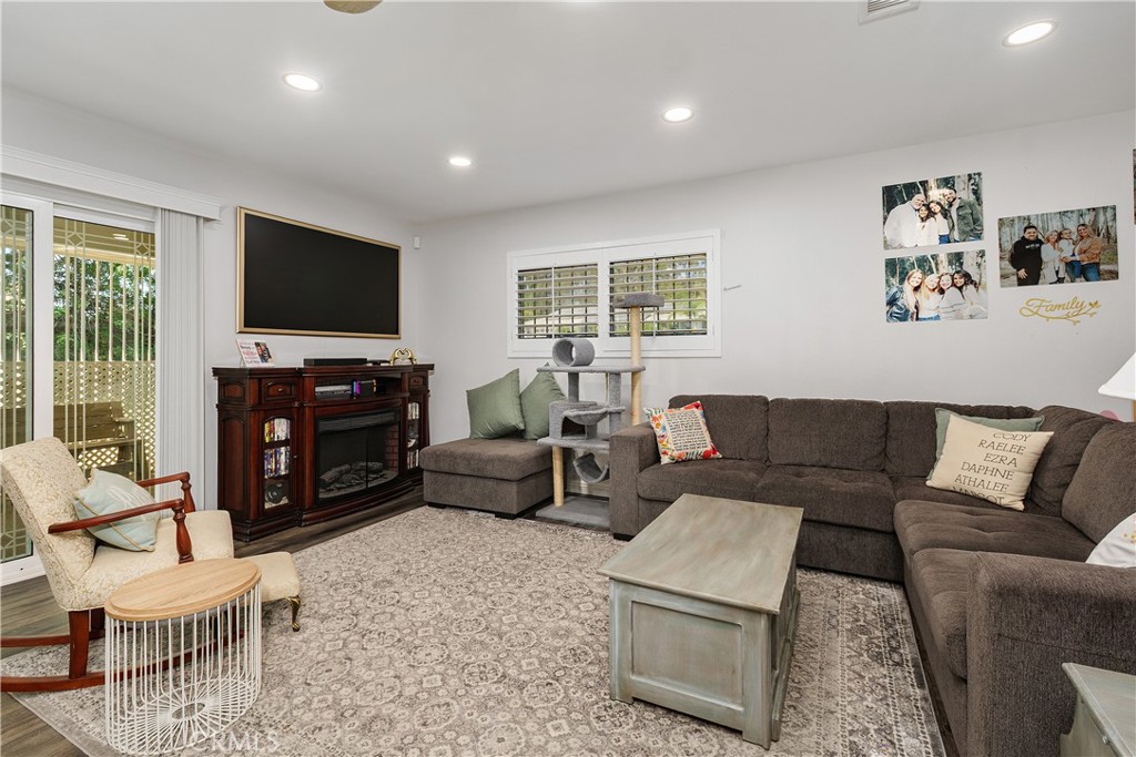 25611 Cherry Hills Boulevard Property Photo 8