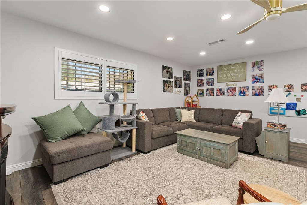 25611 Cherry Hills Boulevard Property Photo 9