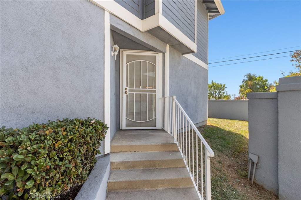 100 N Glendora Property Photo 3