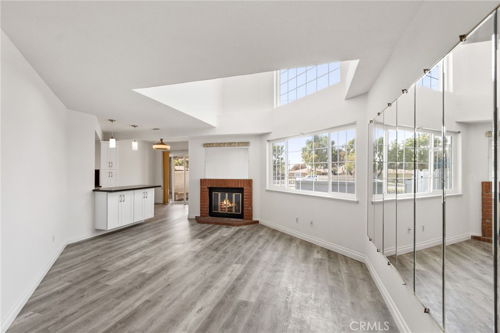 100 N Glendora Property Photo 7