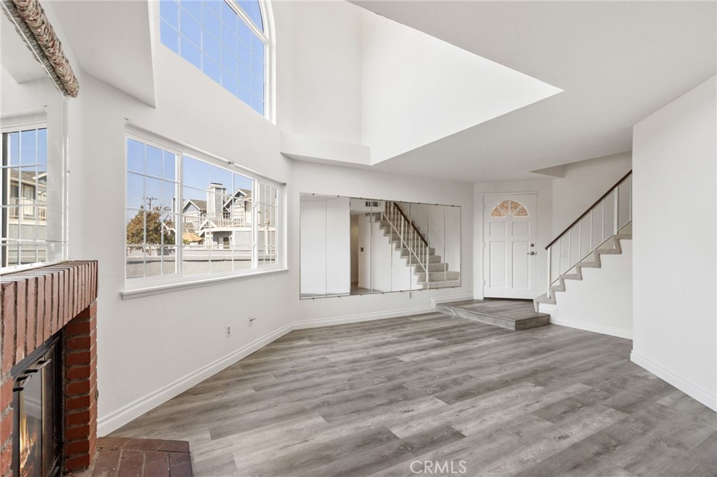 100 N Glendora Property Photo 8