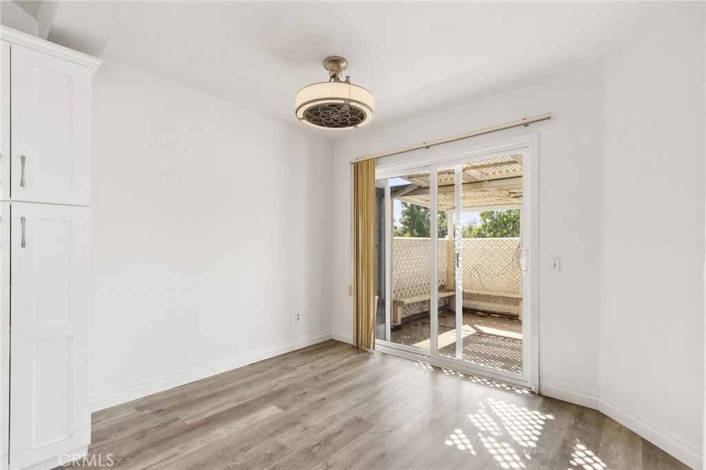 100 N Glendora Property Photo 16