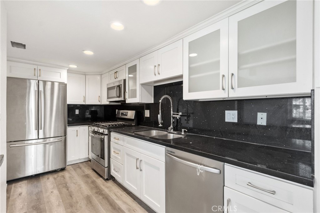 100 N Glendora Property Photo 19