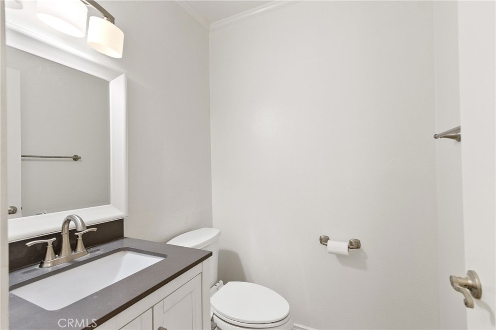 100 N Glendora Property Photo 22