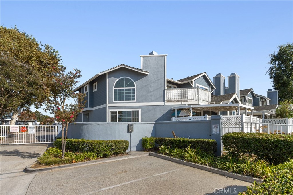 100 N Glendora Property Photo 49