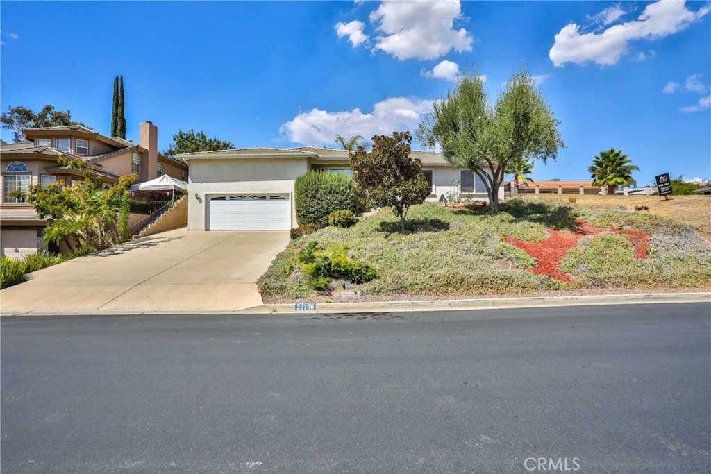 22700 Blue Teal Property Photo 2