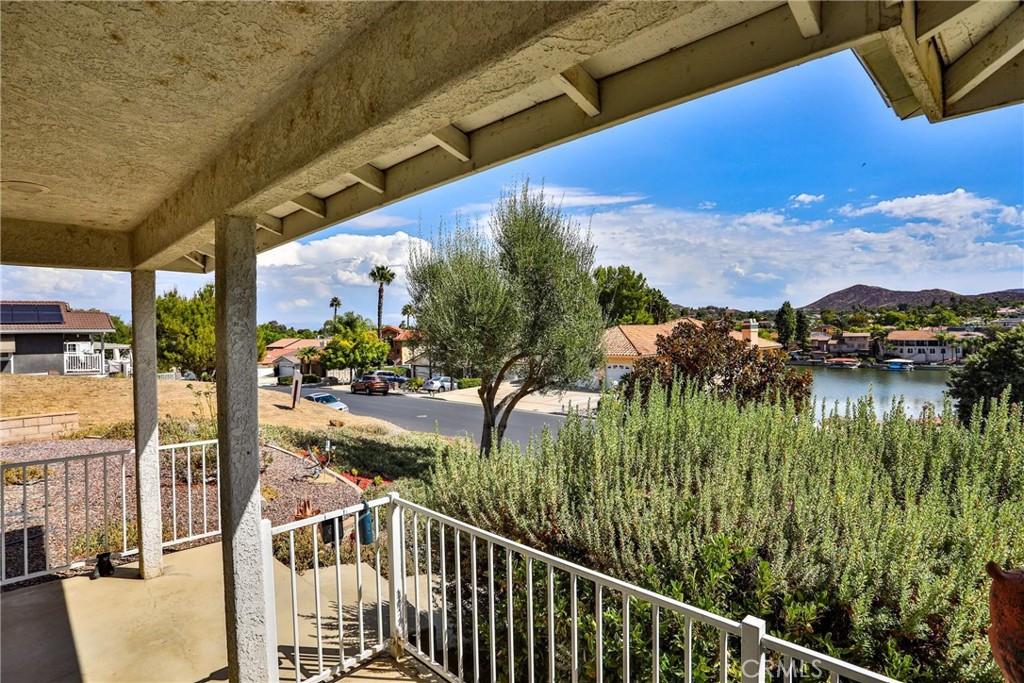 22700 Blue Teal Property Photo 4