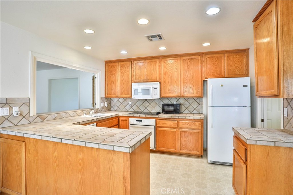 22700 Blue Teal Property Photo 7