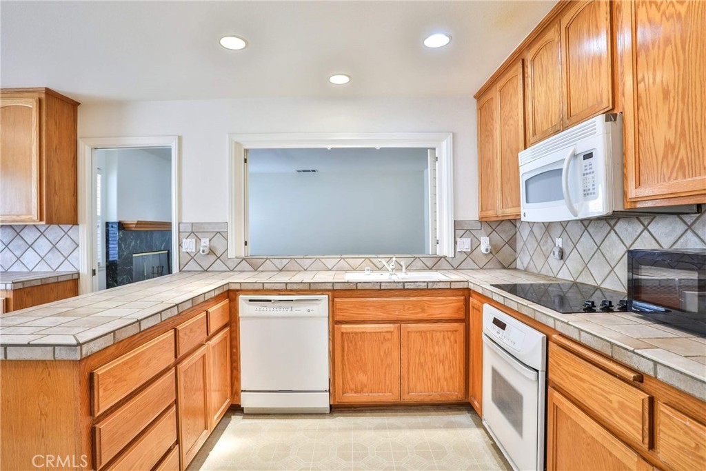 22700 Blue Teal Property Photo 8