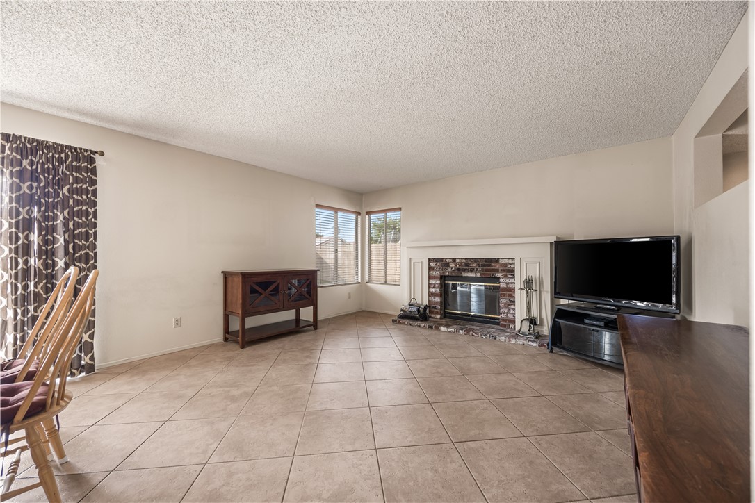 12796 Kern River Road Property Photo 4