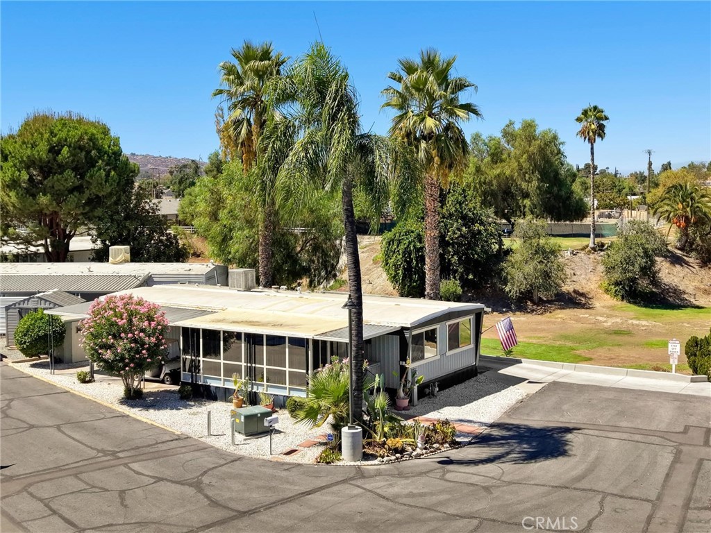 42751 E Floria Avenue 16 Property Photo 1
