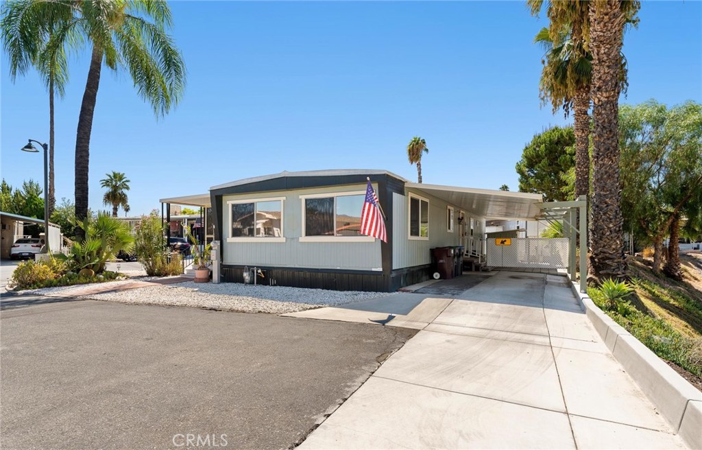 42751 E Floria Avenue 16 Property Photo 3
