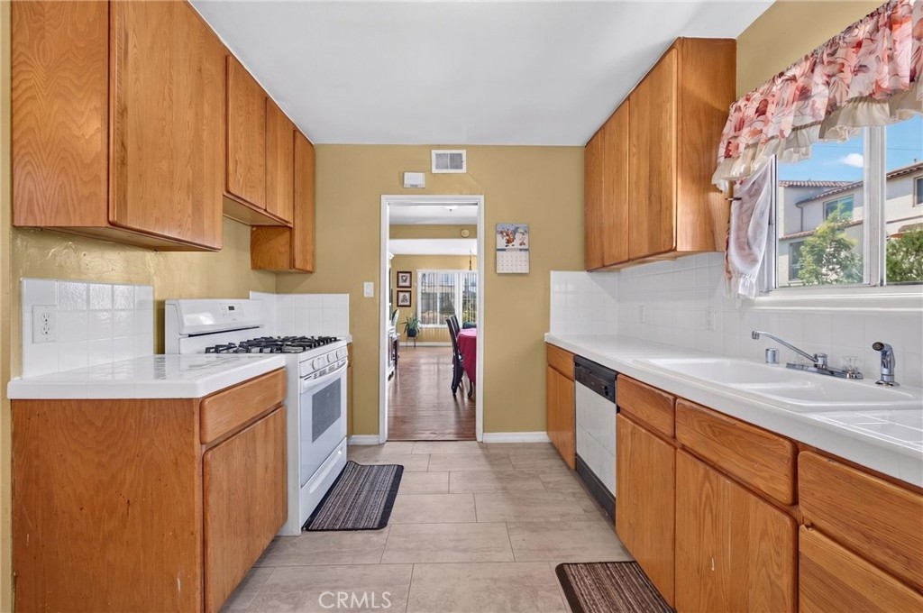14100 S Mariposa Property Photo 6