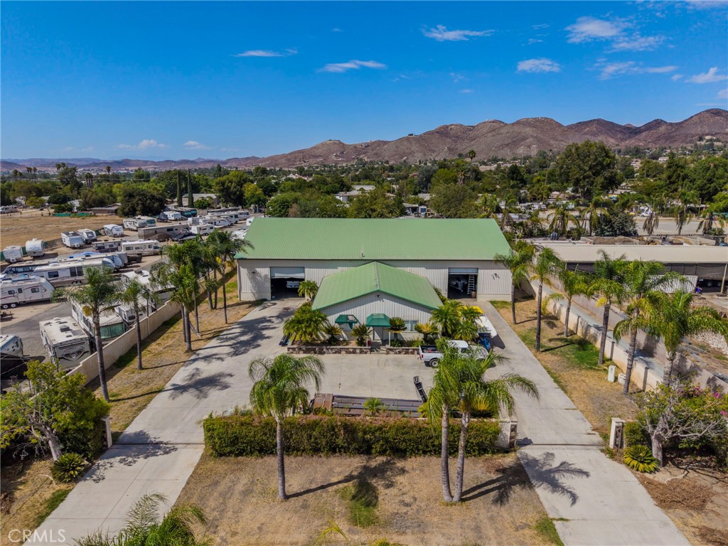 21650 Bundy Canyon Property Photo 4