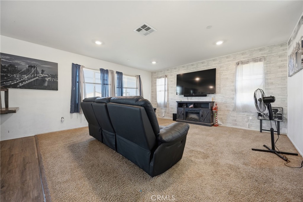 14133 Mustang Property Photo 8
